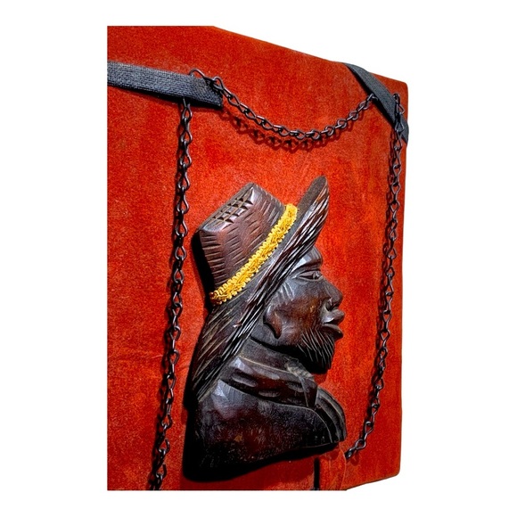 Rare Vintage Mid Century Wood Carving Framed on Velvet With Chain Detail - Picture 3 of 6
